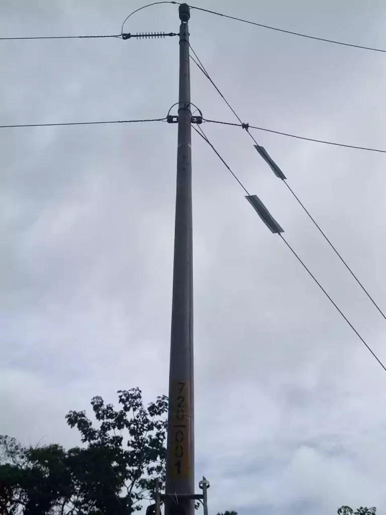Instalación de líneas eléctricas en Portalón