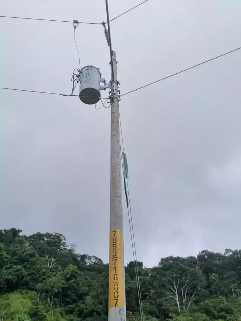 Instalación de líneas eléctricas en Portalón